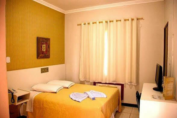 Santa Monica Palace Hotel Corumbá Buitenkant foto